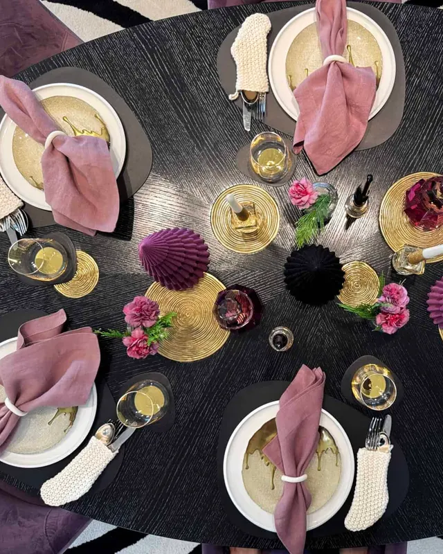 A Glamorous Holiday Table With A Non-Traditional Twist