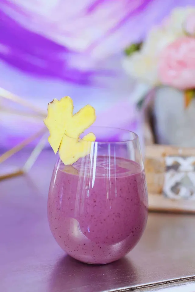 Berry Gingersnap Smoothie