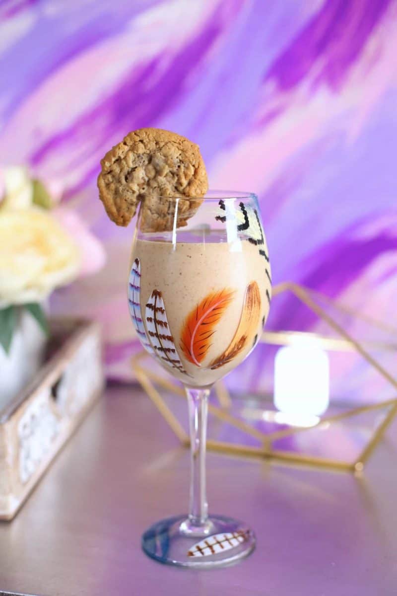 oatmeal raisin cookie smoothie