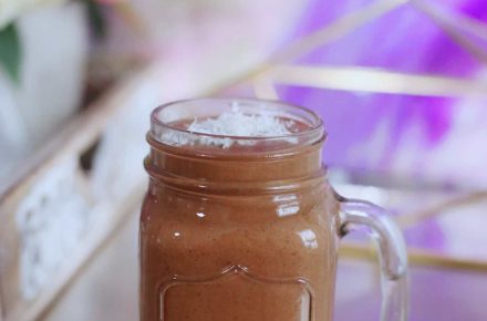 Almond Joy Smoothie that tastes just like the candy bar! Vegan and refined sugar-free.